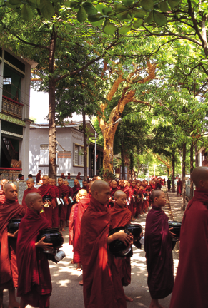 Monks at Mahagondayon, Amarapura